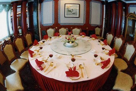 Qujing Stone Forest International Hotel מסעדה תמונה